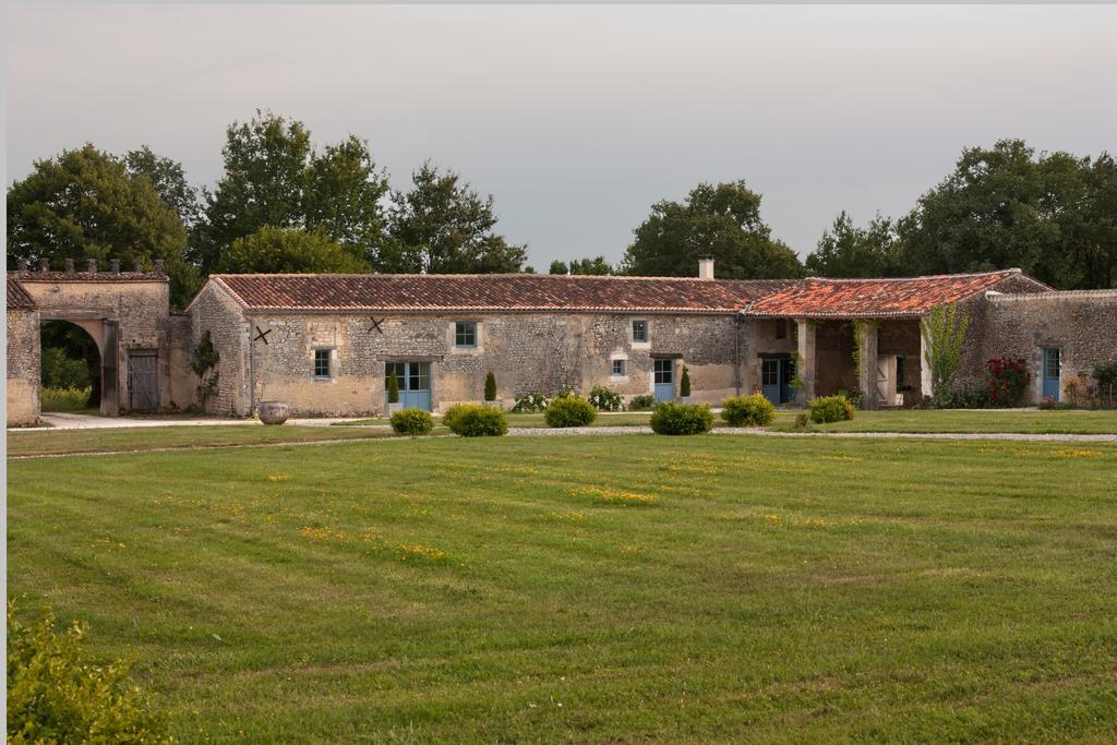 Saint-Bris-des-Bois Chambres D'Hotes Logis De L'Astree المظهر الخارجي الصورة
