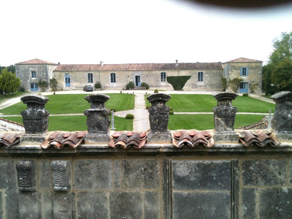 Saint-Bris-des-Bois Chambres D'Hotes Logis De L'Astree المظهر الخارجي الصورة