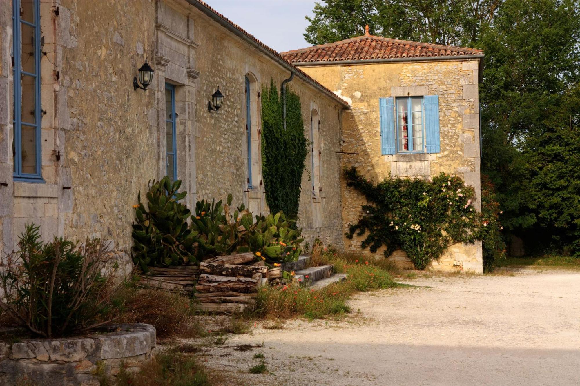 Saint-Bris-des-Bois Chambres D'Hotes Logis De L'Astree المظهر الخارجي الصورة
