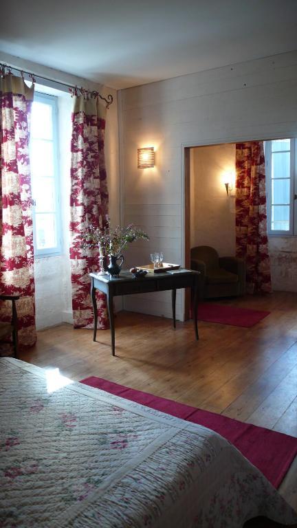 Saint-Bris-des-Bois Chambres D'Hotes Logis De L'Astree الغرفة الصورة